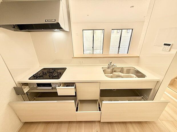 ■シンプルで機能的、毎日使いやすいキッチン