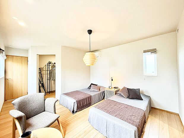 ■シンプルな空間で、収納付きベッドやデスクなど、多機能な家具を活用しやすいです