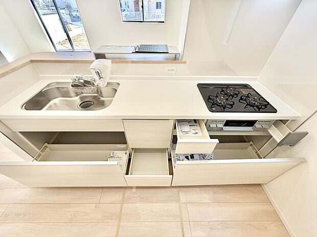 ■シンプルで機能的、毎日使いやすいキッチン