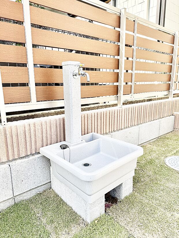 ■ガーデニングや洗車などの際に大活躍な屋外立水栓