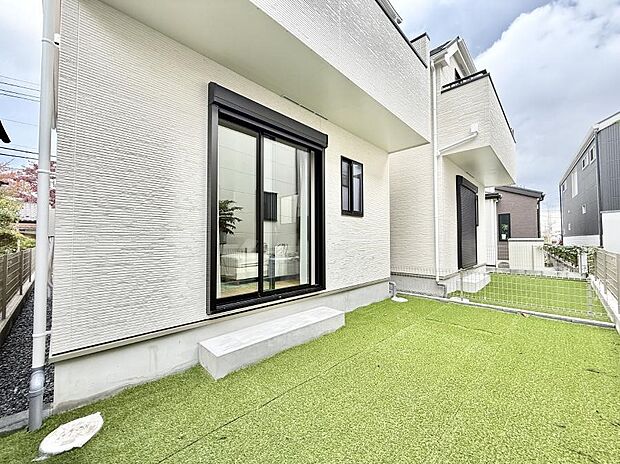 ■季節の移ろいを感じられる、落ち着いた雰囲気の屋外空間