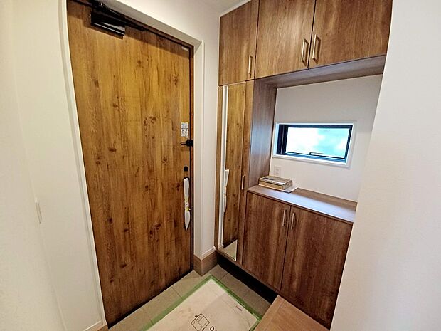 ■ 心地よい暮らしへとつながる、温かい玄関