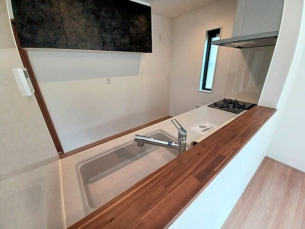 ■家族の会話が弾む、心地よいキッチンスペース