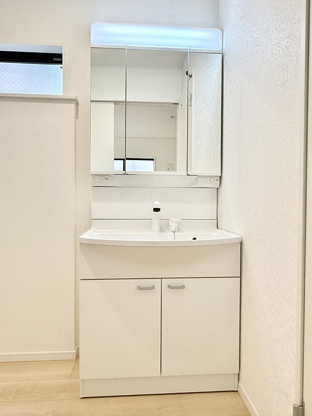 ■明るい洗面所は毎朝の歯磨きも楽しくできちゃいそうです♪