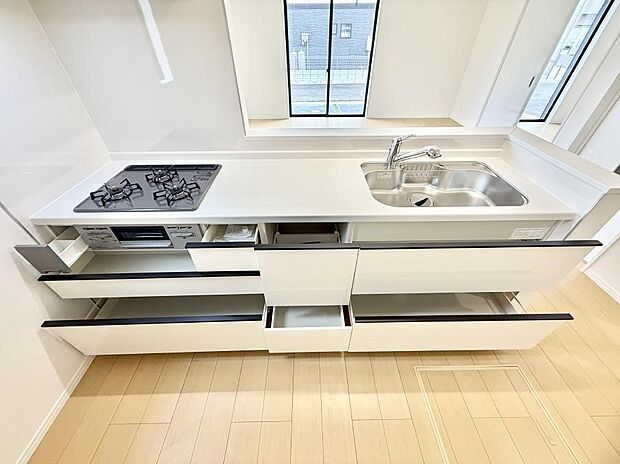 ■シンプルで機能的、毎日使いやすいキッチン