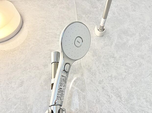 ■手元で簡単に止水できるため、水の無駄遣いを減らすことができます。