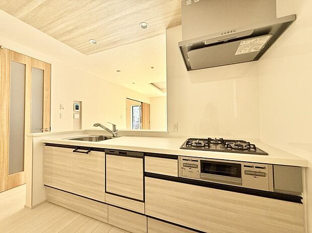 ■シンプルで機能的、毎日使いやすいキッチン