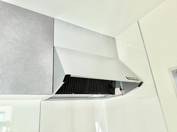 ■フードに覆われている為、匂いが換気扇に誘導され、効率的に排煙ができます