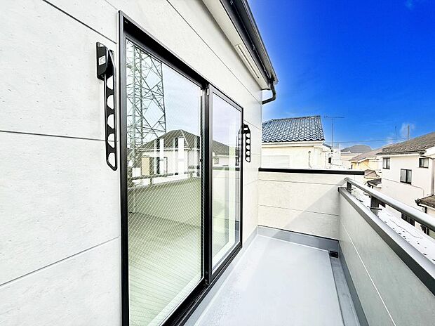 ■ 心地よい風と光を感じる、くつろぎのバルコニー