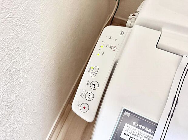 ■温水洗浄で快適、清潔感が保たれるシャワートイレ