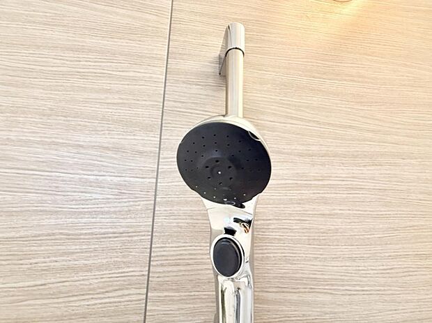 ■手元で簡単に止水できるため、水の無駄遣いを減らすことができます。