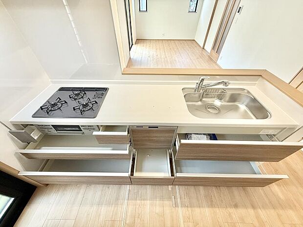 ■シンプルで機能的、毎日使いやすいキッチン