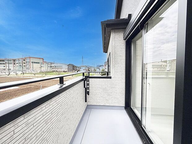 ■ 季節の移ろいを感じられる開放的な空間です