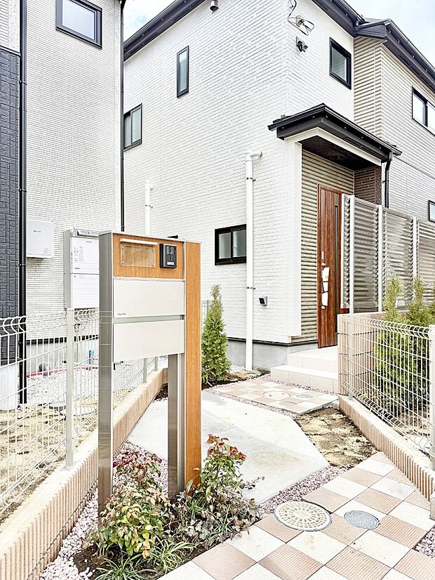 2号棟 ■ シンプルで美しく、住まいの第一印象を彩る玄関です