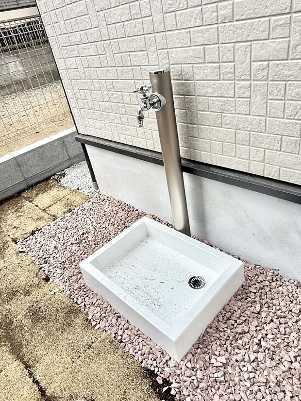 ■ガーデニングや洗車などの際に大活躍な屋外立水栓