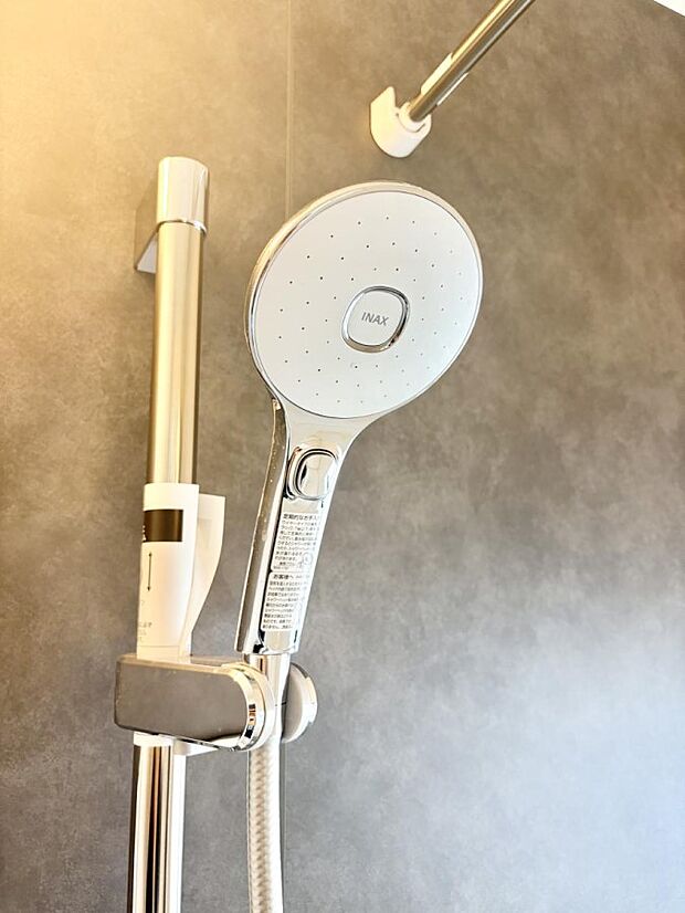 ■手元で簡単に止水できるため、水の無駄遣いを減らすことができます。