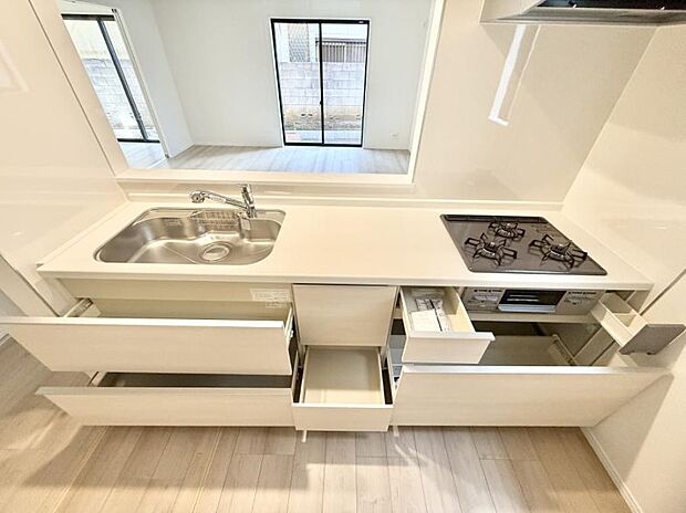 ■シンプルで機能的、毎日使いやすいキッチン
