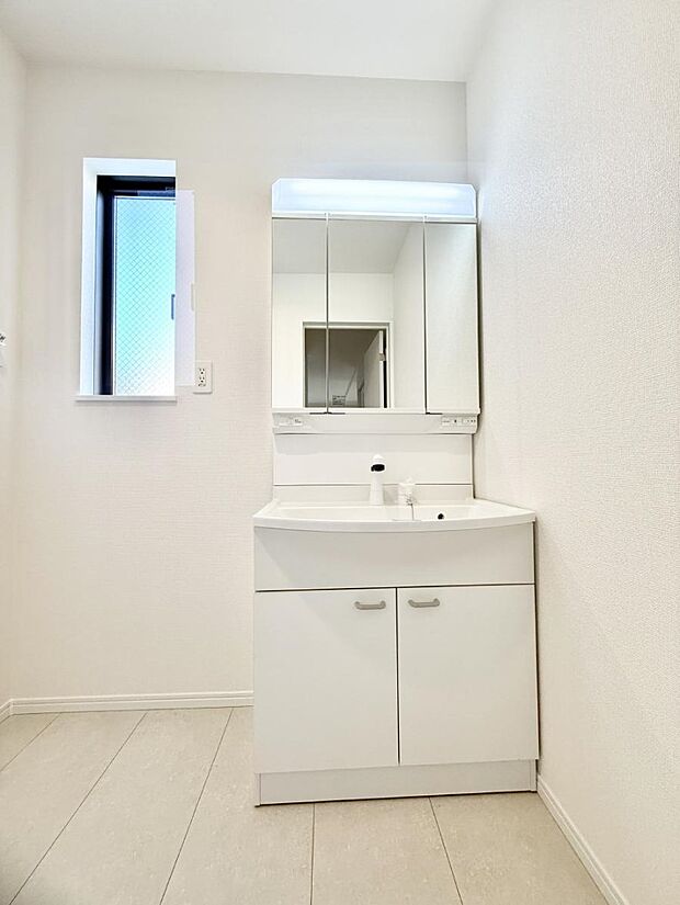 ■明るい洗面所は毎朝の歯磨きも楽しくできちゃいそうです♪