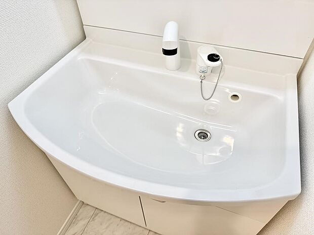 ■細かい部分まで洗いやすく便利なハンドシャワー付き