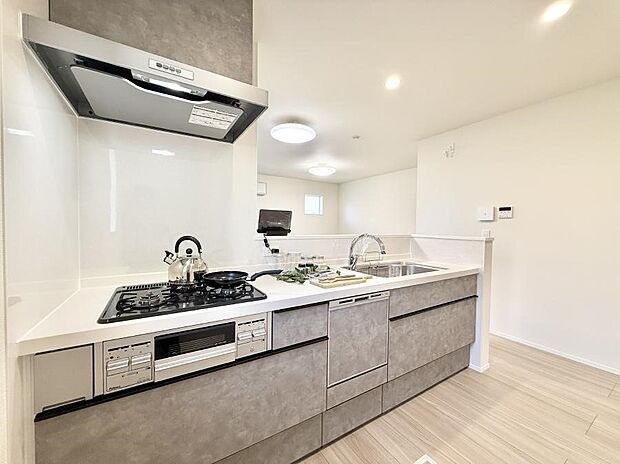 ■シンプルで機能的、毎日使いやすいキッチン