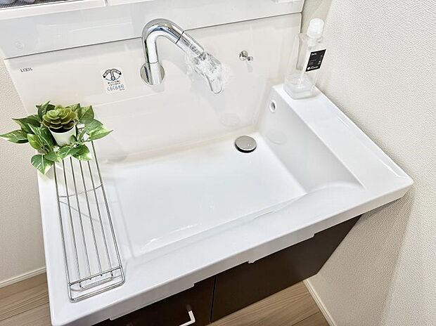 ■手洗いや顔を洗う時も快適に使える便利なシャワー