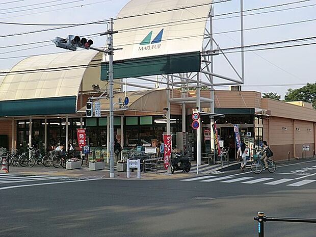 スーパー 750m マルフジ 南田園店