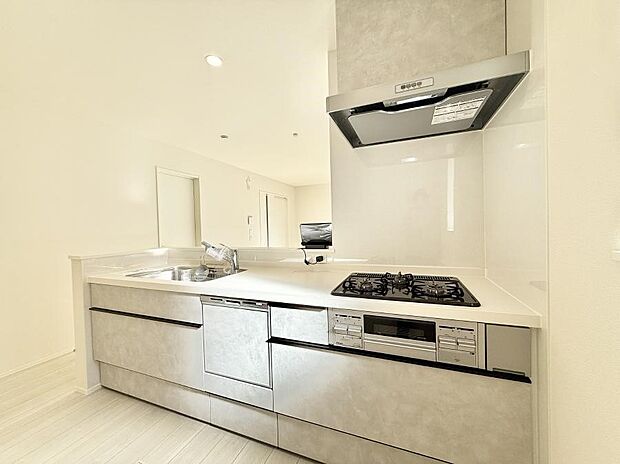 ■シンプルで機能的、毎日使いやすいキッチン