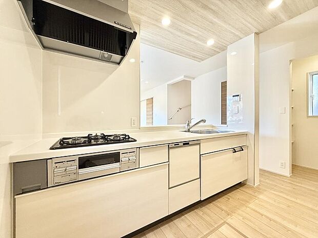 ■シンプルで機能的、毎日使いやすいキッチン