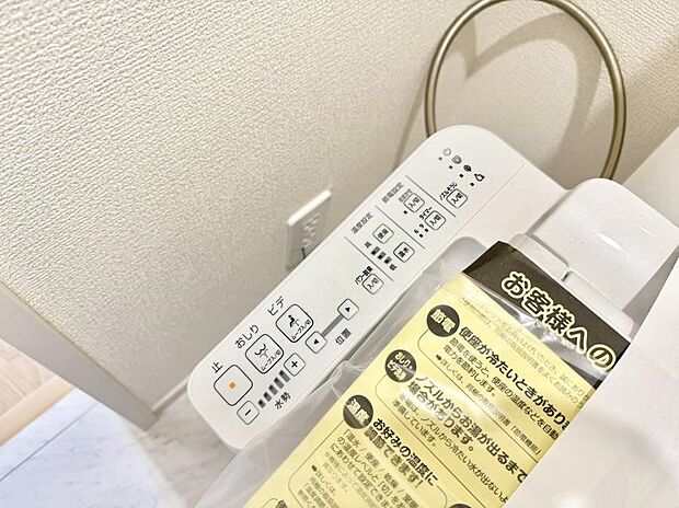 ■温水洗浄で快適、清潔感が保たれるシャワートイレ