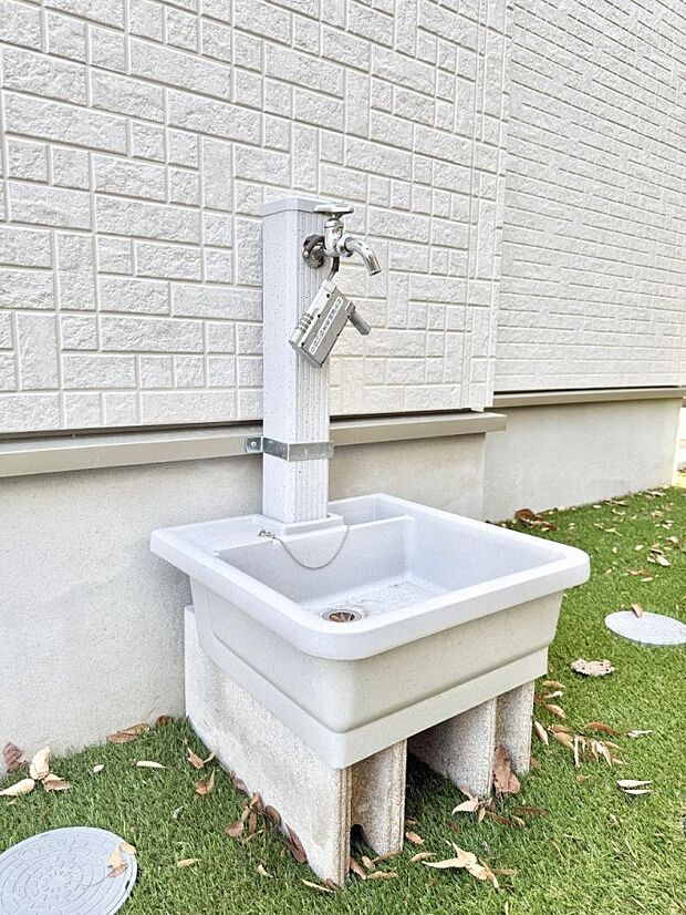 ■ガーデニングや洗車などの際に大活躍な屋外立水栓