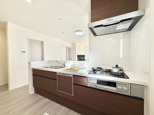 ■シンプルで美しく心地よい時間を生むキッチン空間