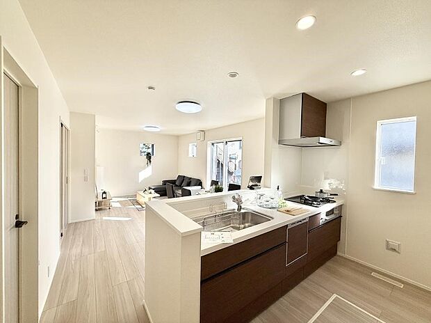 ■シンプルで機能的、毎日使いやすいキッチン