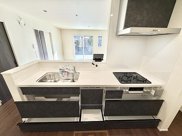 ■シンプルで機能的、毎日使いやすいキッチン