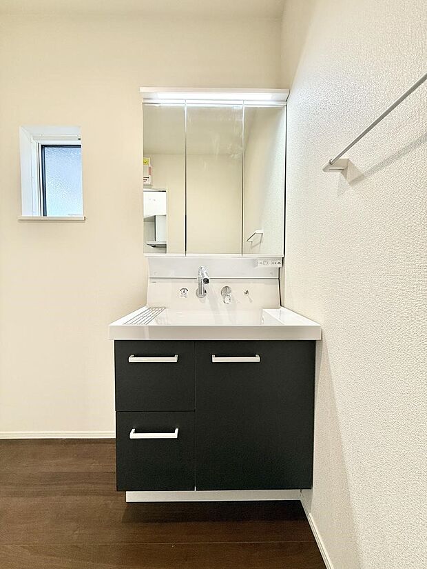 ■明るい洗面所は毎朝の歯磨きも楽しくできちゃいそうです♪