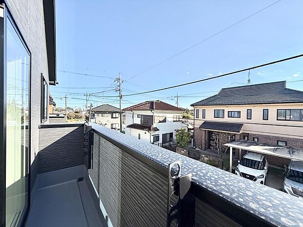 ■ 季節の移ろいを感じられる開放的な空間です