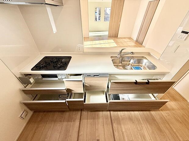 ■シンプルで機能的、毎日使いやすいキッチン