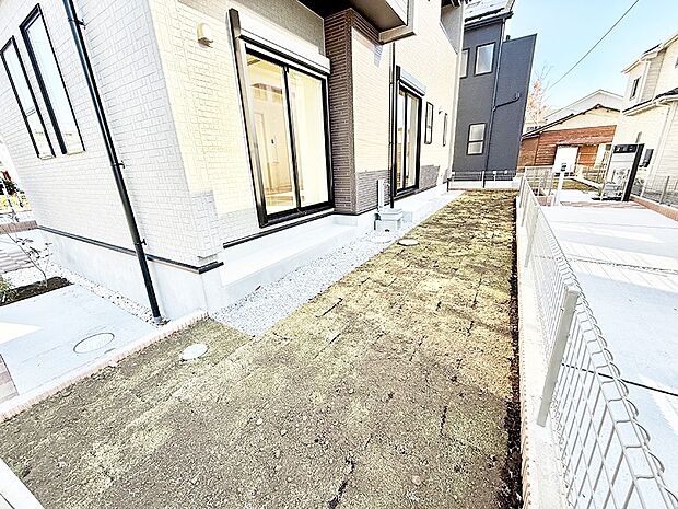 ■敷地内にゆとりある緑のスペースがあり、穏やかな雰囲気です