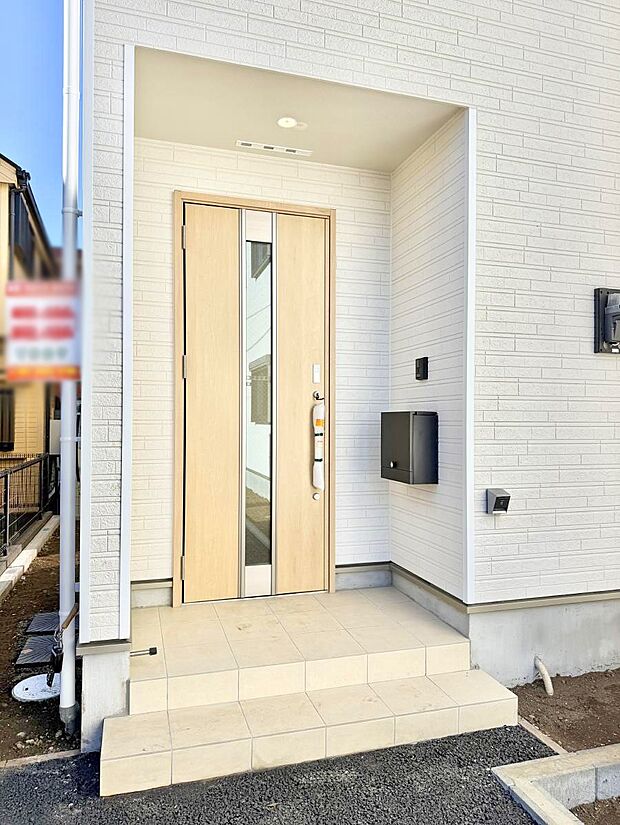 ■ シンプルで美しく、住まいの第一印象を彩る玄関です