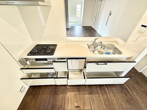 ■シンプルで機能的、毎日使いやすいキッチン