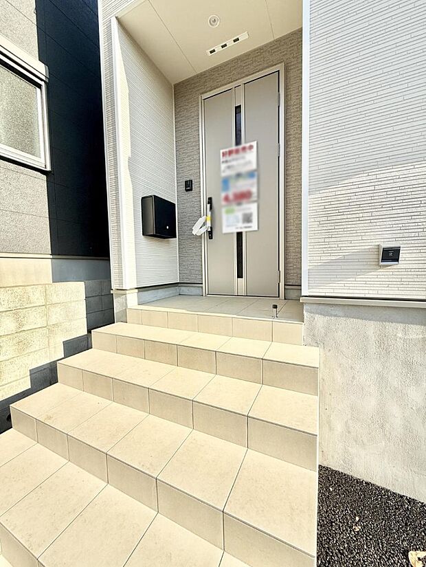 ■ 心地よい暮らしへとつながる、温かい玄関