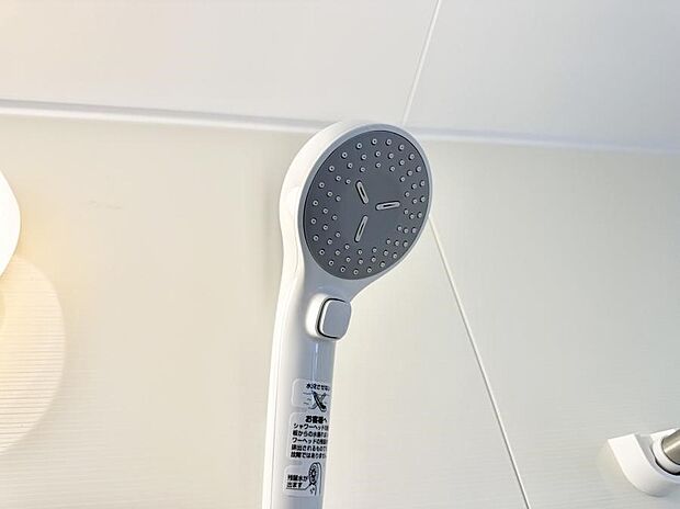 ■手元で簡単に止水できるため、水の無駄遣いを減らすことができます。