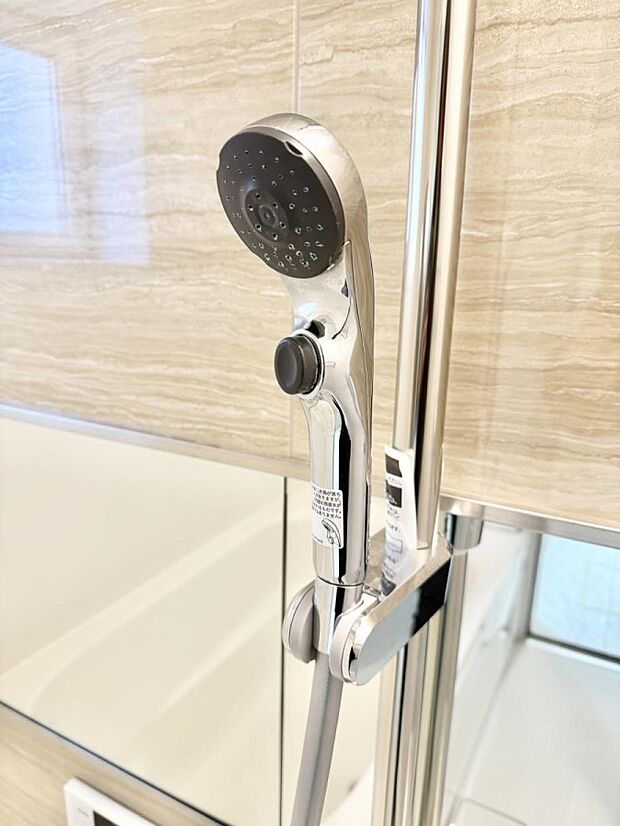 ■わざわざシャワー水栓のレバーまで手を伸ばす必要がなく、簡単に止水できる