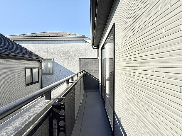 ■ 自然を身近に感じる、開放的なバルコニー