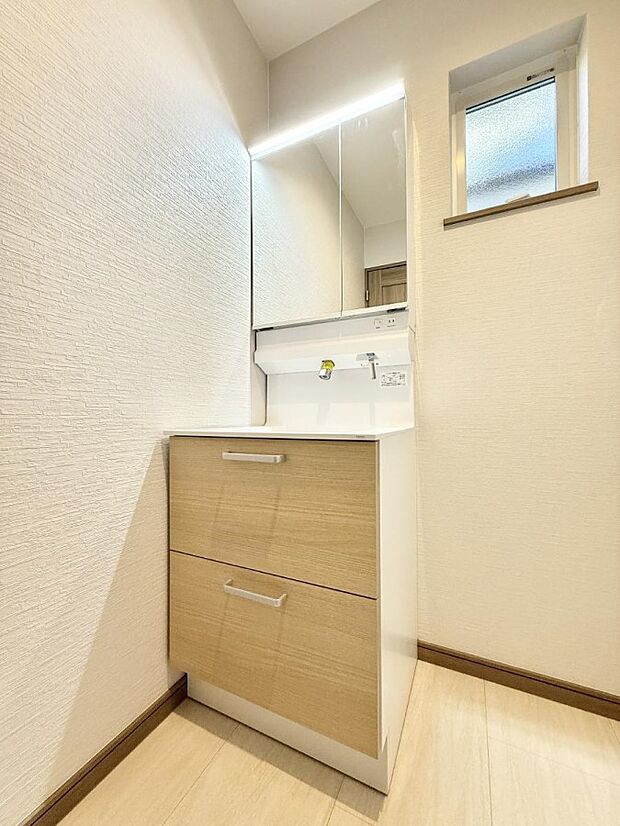 ■明るい洗面所は毎朝の歯磨きも楽しくできちゃいそうです♪