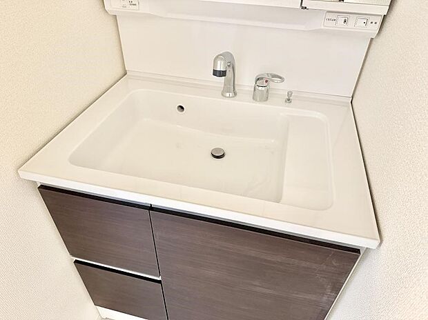 ■手洗いや顔を洗う時も快適に使える便利なシャワー