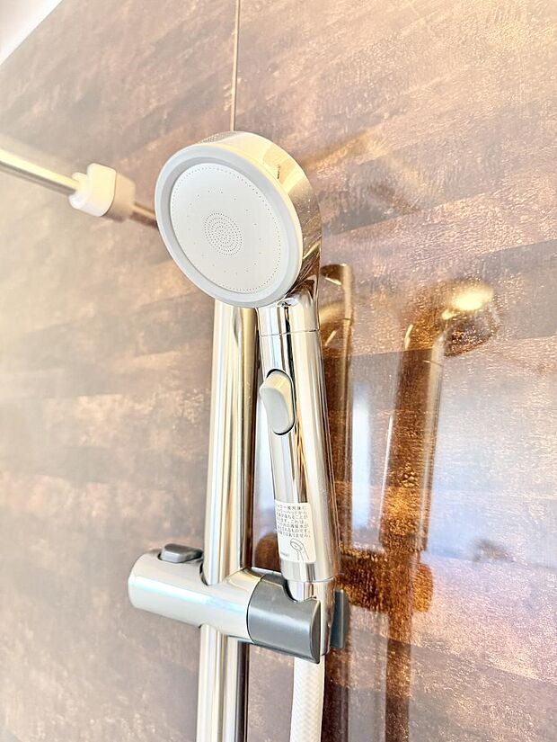 ■手元で簡単に止水できるため、水の無駄遣いを減らすことができます。