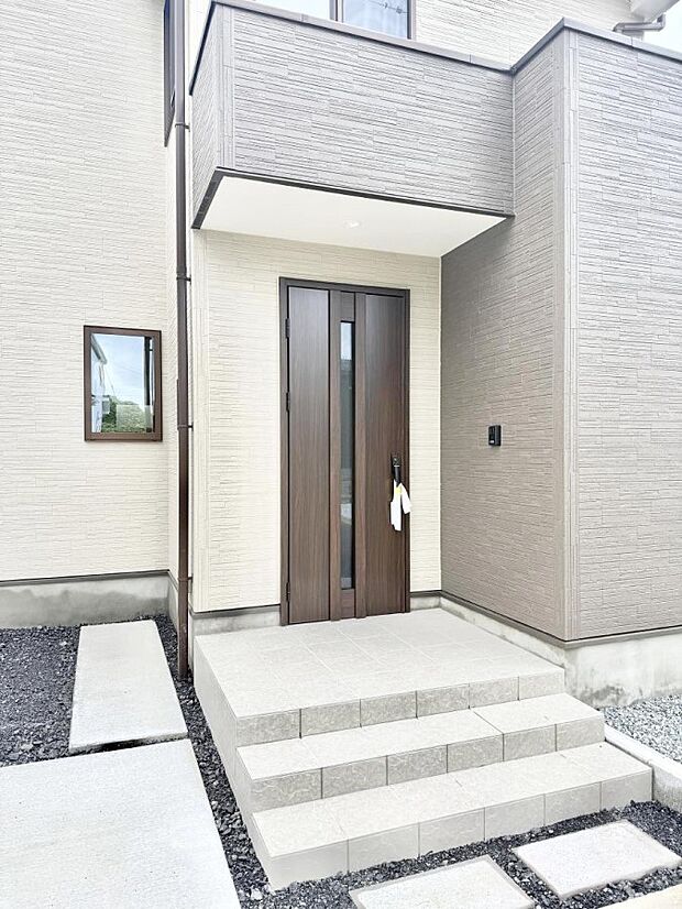 6号棟 ■ シンプルで美しく、住まいの第一印象を彩る玄関です