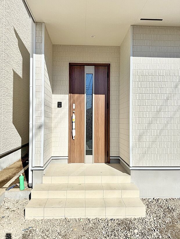 ■ 心地よい暮らしへとつながる、温かい玄関