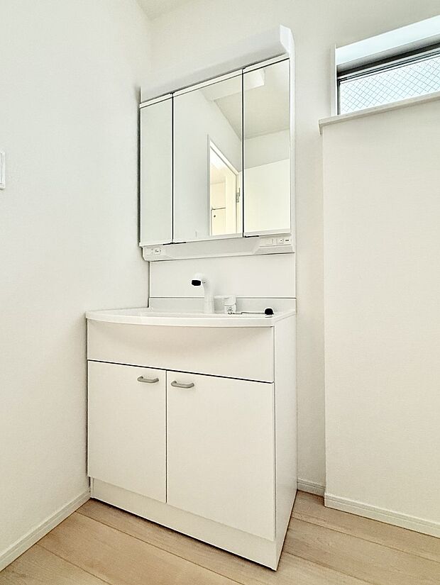 ■明るい洗面所は毎朝の歯磨きも楽しくできちゃいそうです♪