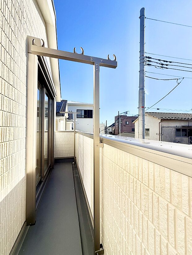 ■ 心地よい風と光を感じる、くつろぎのバルコニー